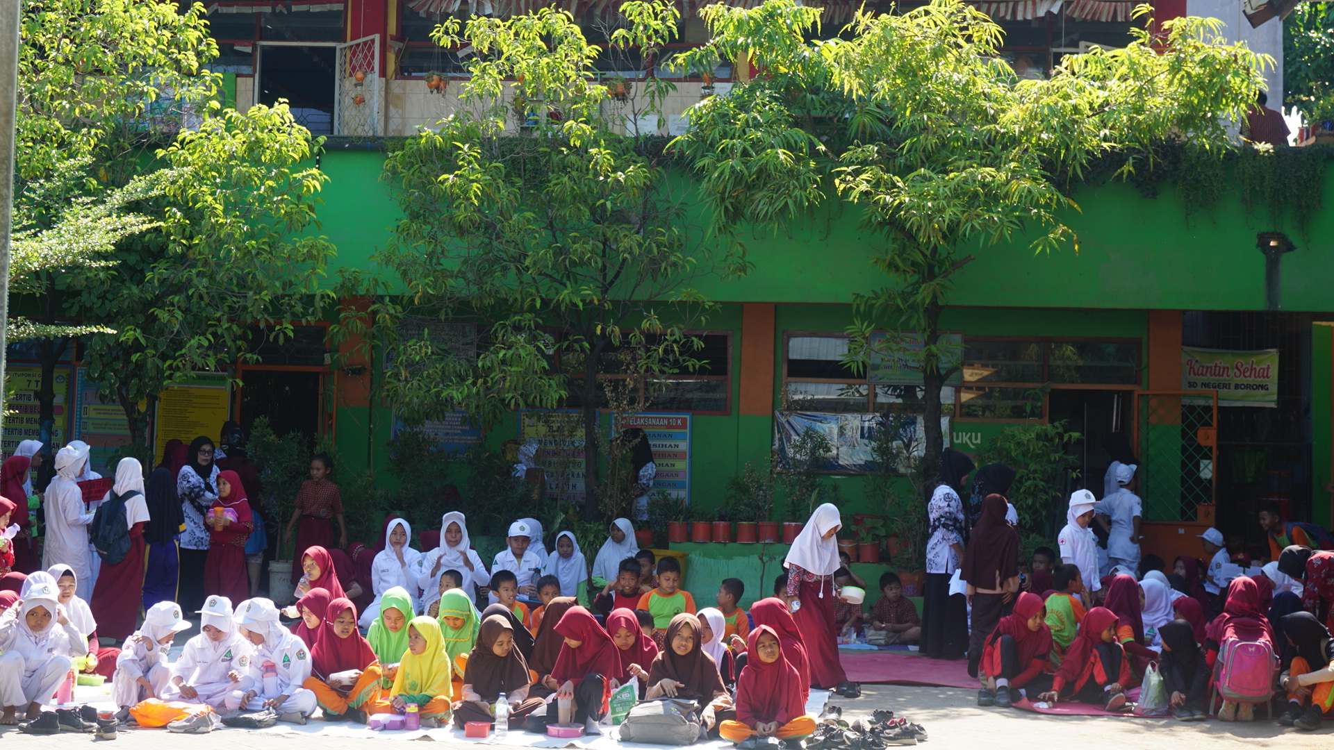 Siswa siswi SD Kompleks Borong