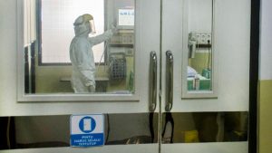 RSHS menyiapkan ruangan inap khusus dengan lima tempat tidur serta Tim Dokter dan petugas medis khusus yang siap siaga jika ada pasien suspek atau terinfeksi Virus Corona. Sumber ANTARA
