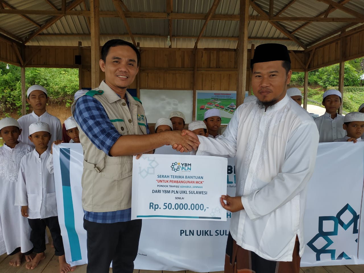 YBM PLN UIKL Sulawesi bangun MCK Pesantren Dhuafa