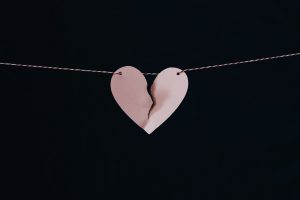 ilustrasi by kelly sikkema via unsplash