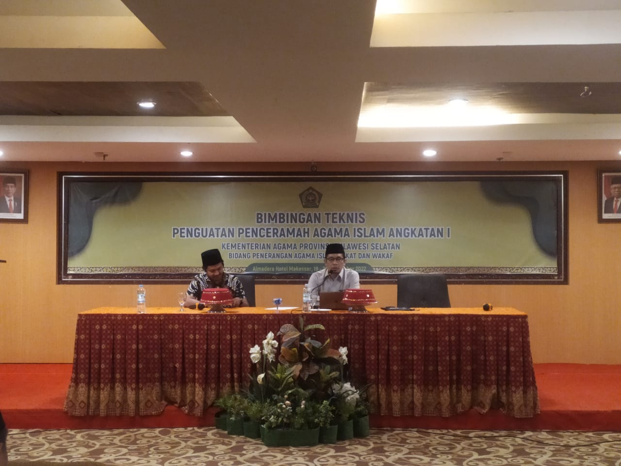 Ketua FKPT Sulsel pada saat memberikan materi Bimbingan Teknis Penguatan Penceramah Agama Islam