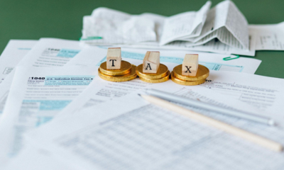 Sumber: https://www.pexels.com/photo/tax-documents-on-the-table-6863183/