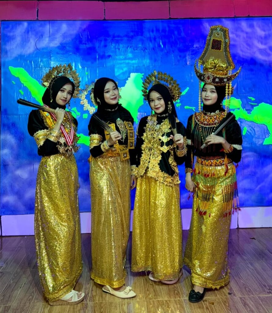 Penampil Tari 4 Etnis dari Bung's Creative People