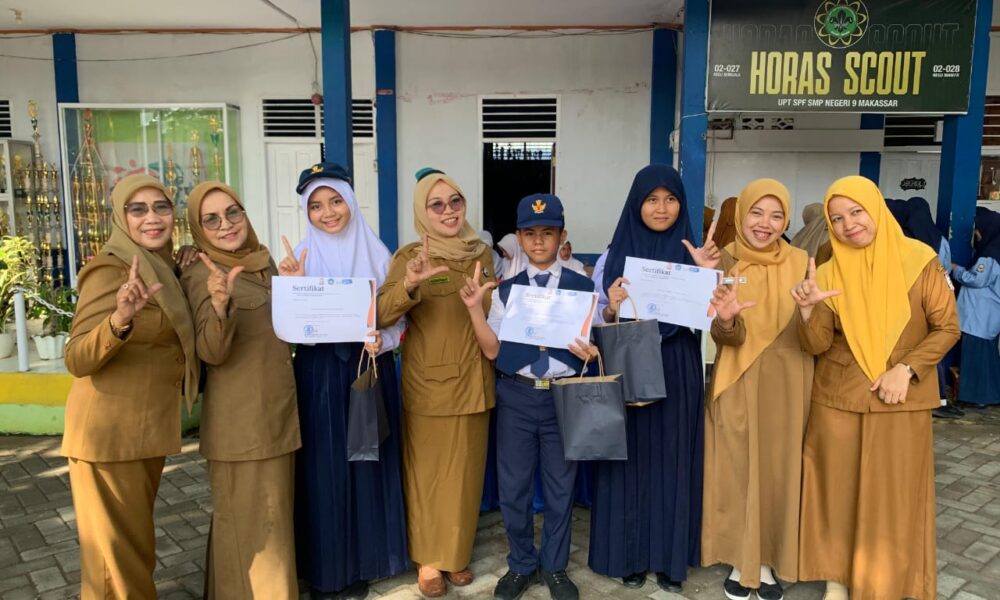 Foto Guru dan pemamng lomba Cerpen SMPN 9 Makassar