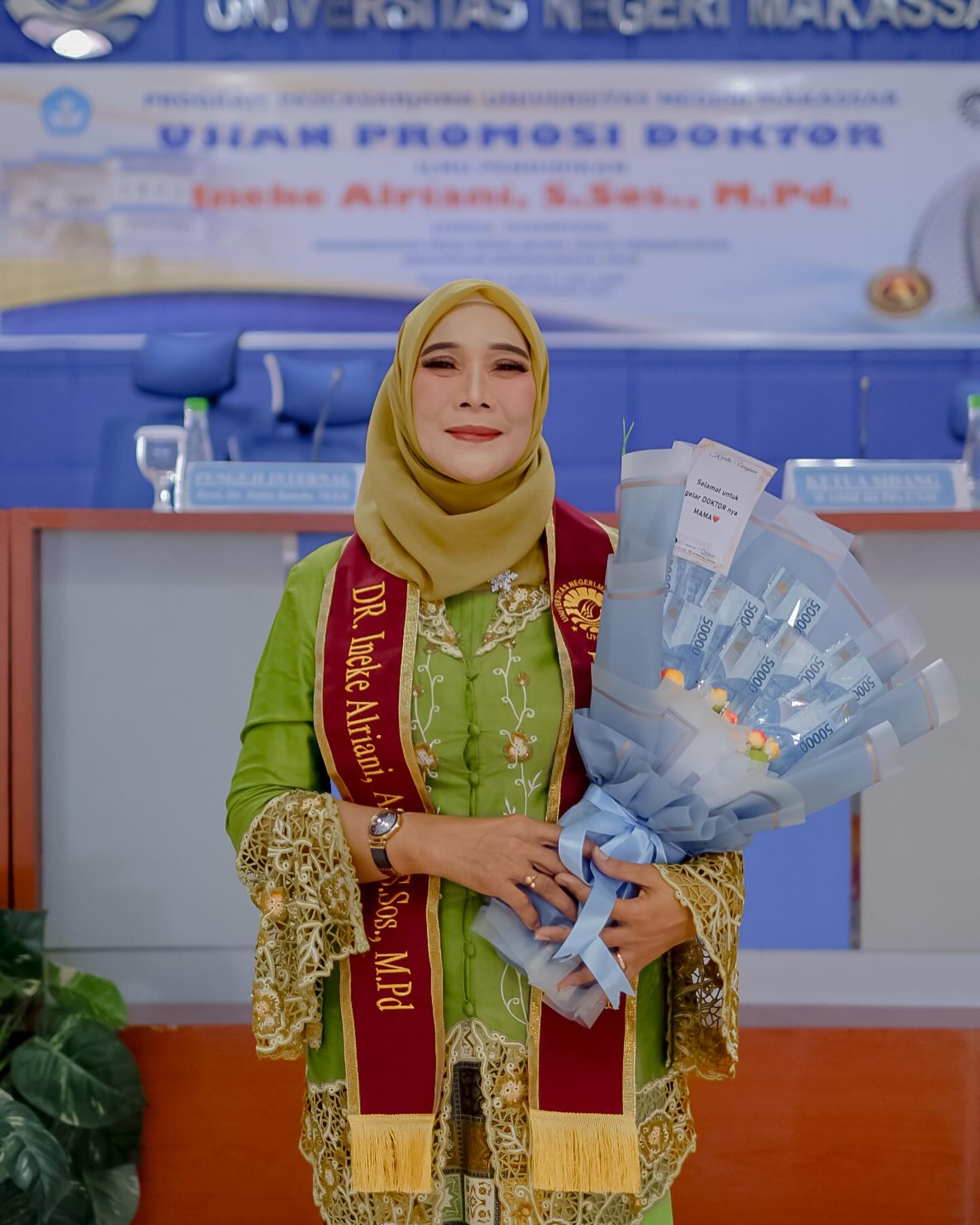 Dr Nieke Alriani