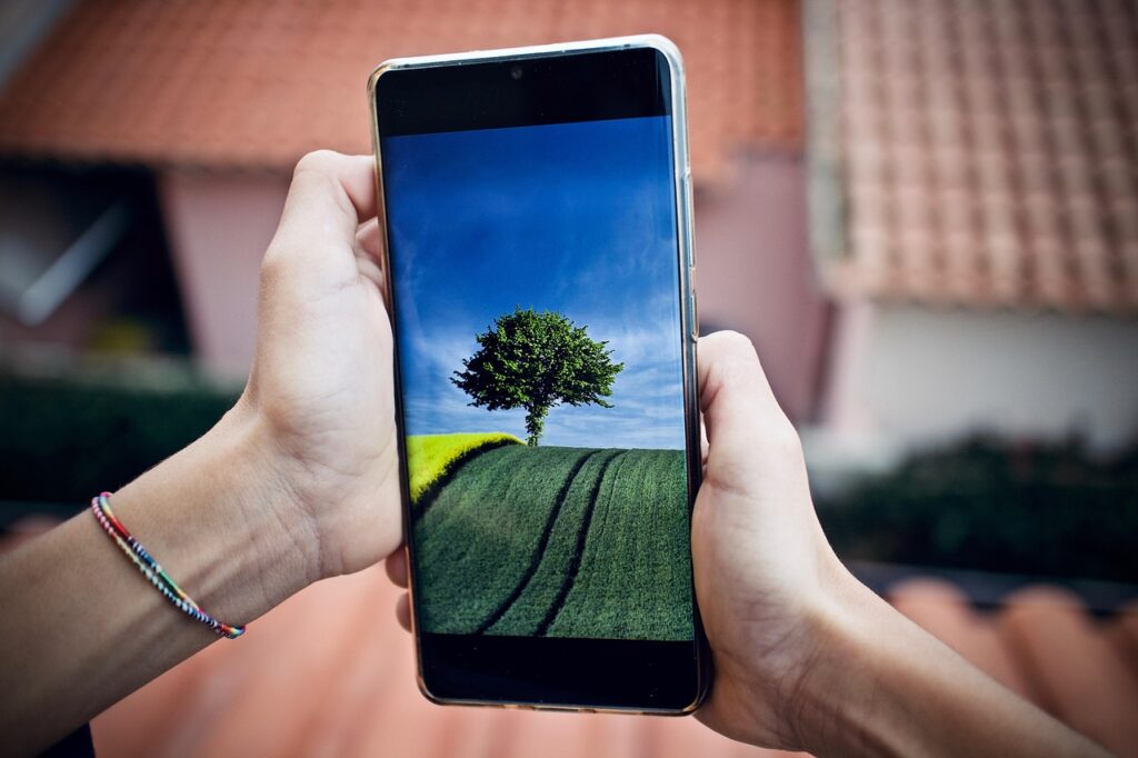 mobile-phone | Source: Pixabay/sweetlouise