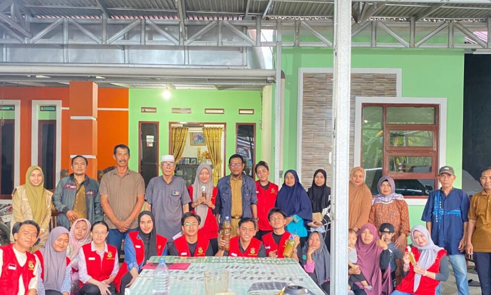 Dukung Pertanian Ramah Lingkungan - Mahasiswa UNHAS Demonstrasikan Pembuatan POC