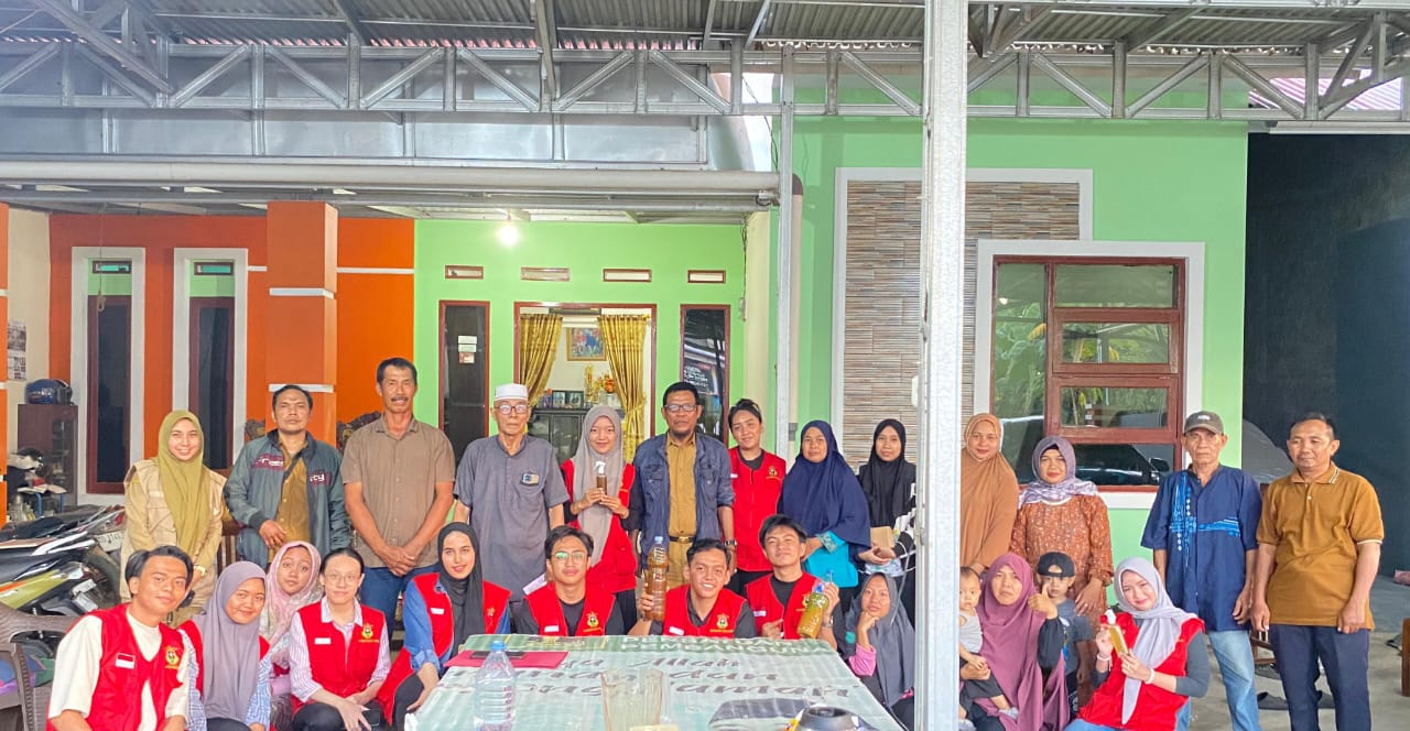 Dukung Pertanian Ramah Lingkungan - Mahasiswa UNHAS Demonstrasikan Pembuatan POC