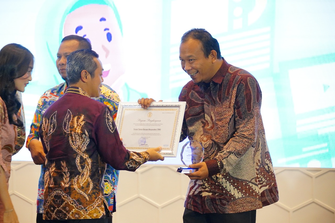 Dedikasi Forum TBM Diakui, Terima Penghargaan pada Peringatan HAI 2025